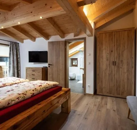 Neumayer Apartment *